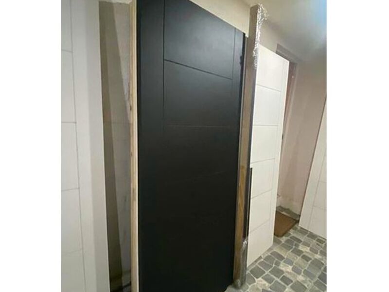 PUERTA NEGRA MADERA CHILE