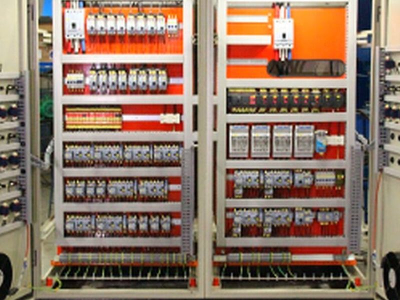 Tableros eléctricos distribución Radio Chile