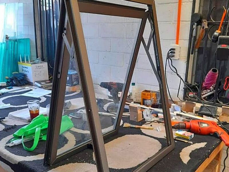 Ventana proyectante Chile