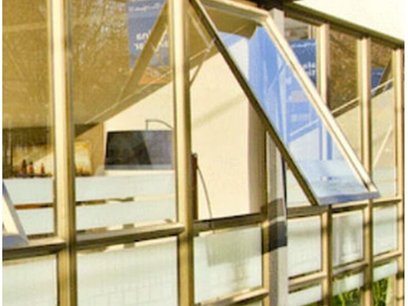 Ventana proyectante Chile..