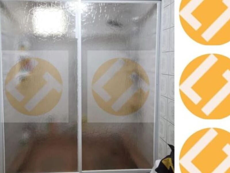 SHOWER DOOR 