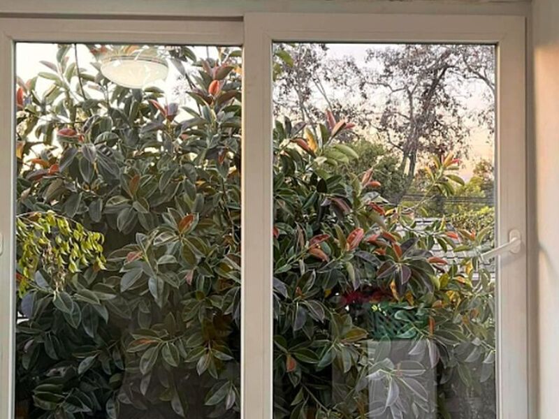 Ventana abatible Chile