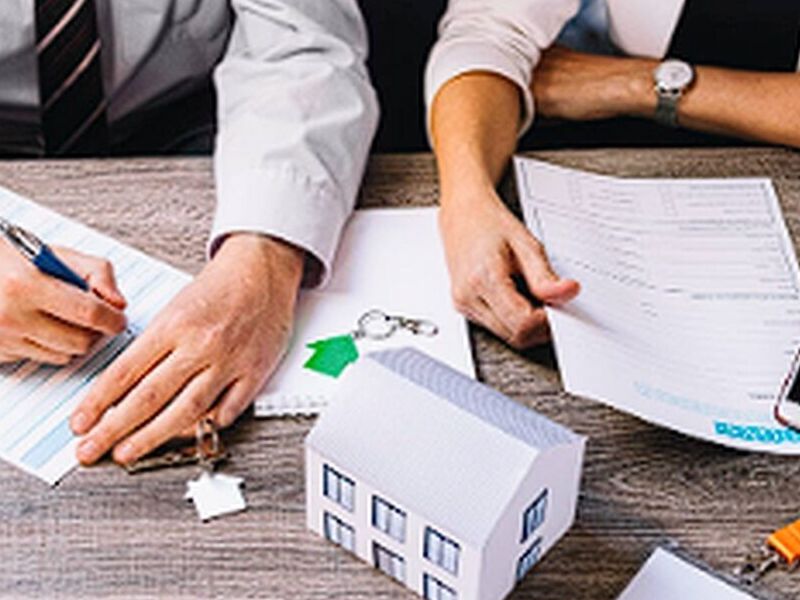 AGENTES INMOBILIARIOS