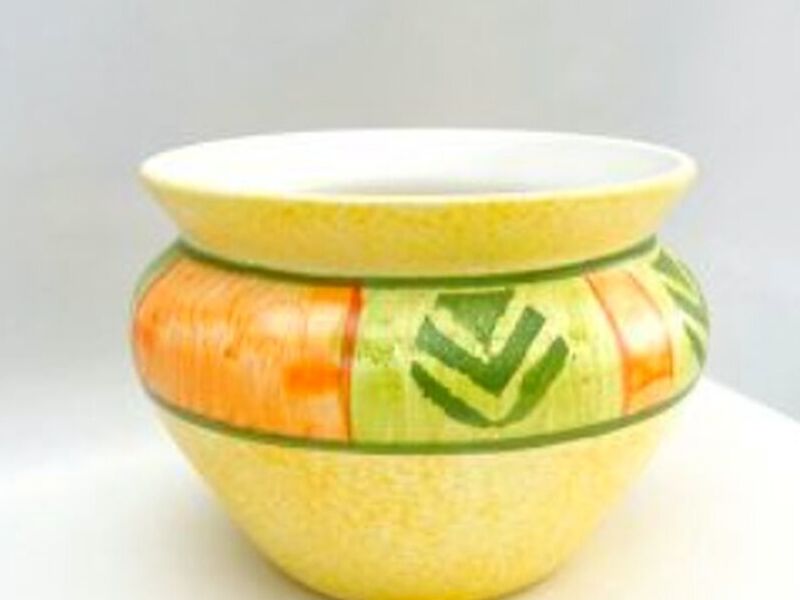 Maceta amarilla con diseño Chile