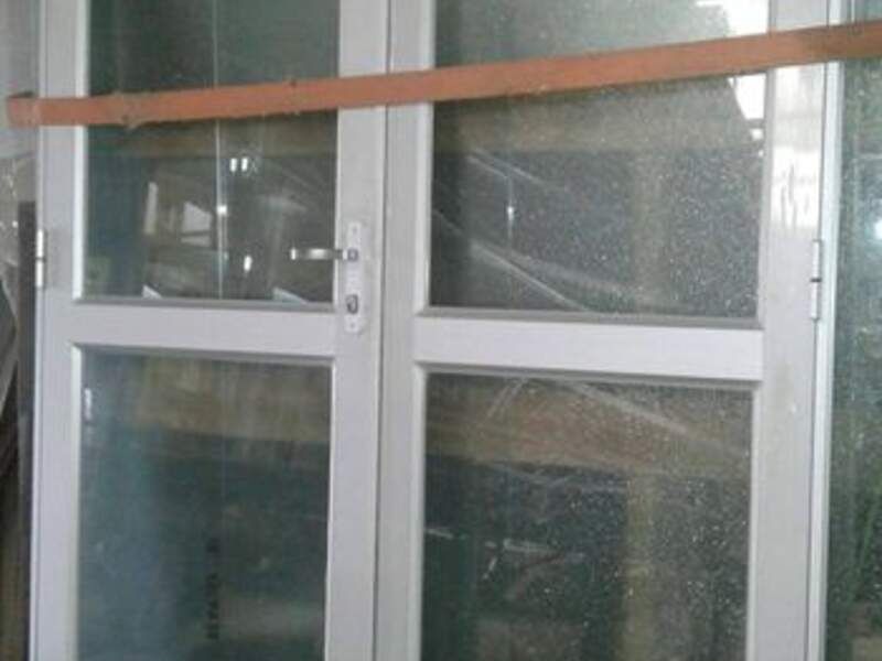 Puerta doble abatible 