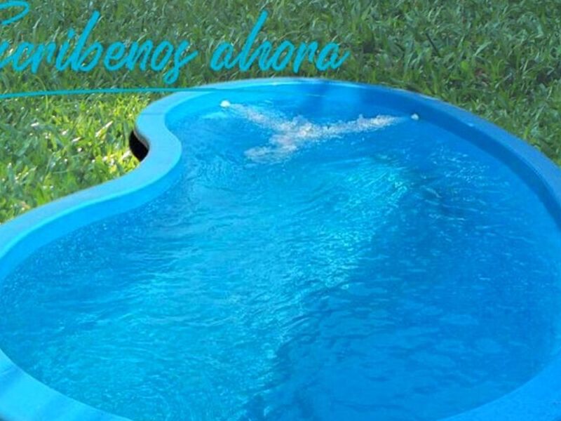 Piscina oval Chile