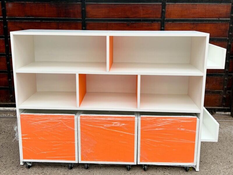 Mueble organizador 3 cajones anaranjados