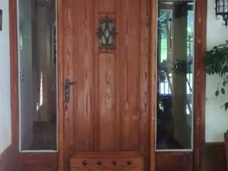 Puerta de madera con Vidrios laterales Chile