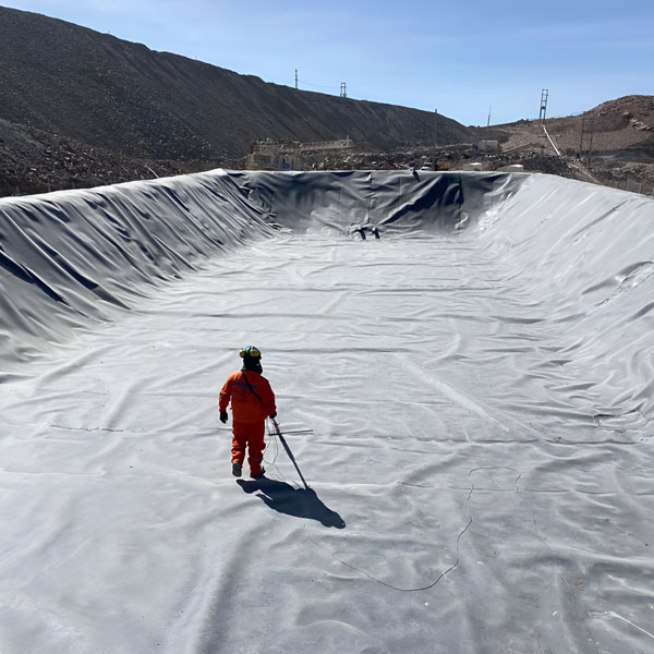 Instalación de Geomembrana HDPE CHILE