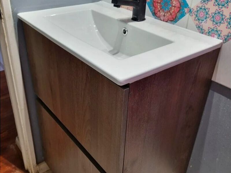 Módulo flotante de baño Buin