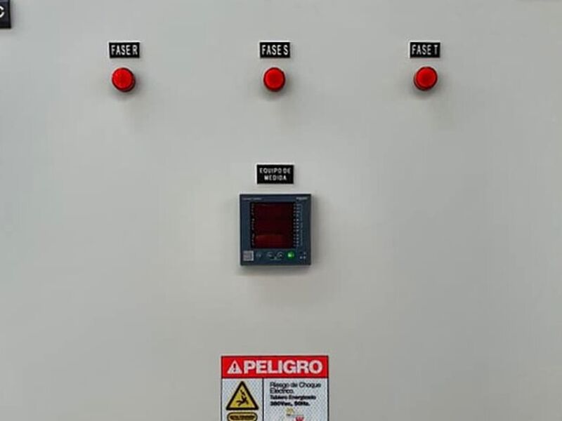 Instalación tablero de faena Chile