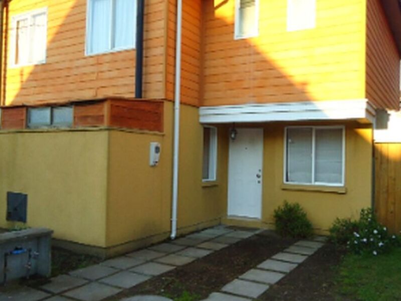 Inmobiliaria color amarrillo Chile