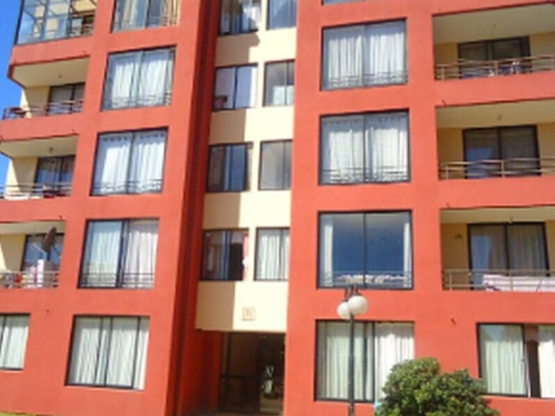 Inmobiliaria color crema y rojo Chile