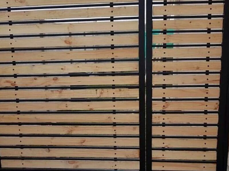  Reja y acceso peatonal en metal Chile