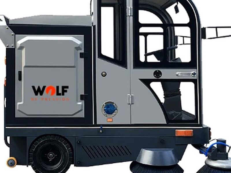 Barredora Wolf 1900D hombre a bordo