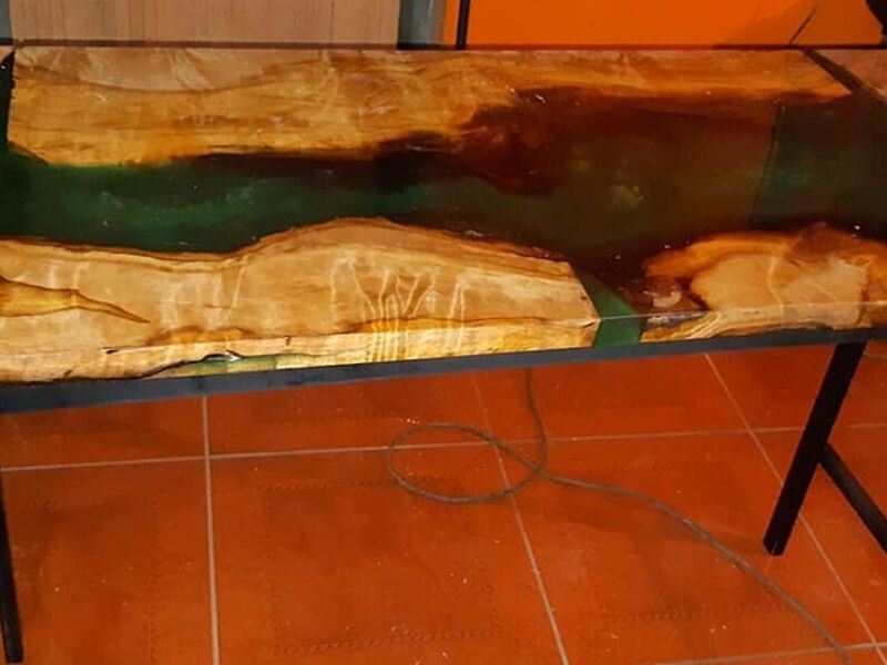 Mesa de madera resina verde Chile