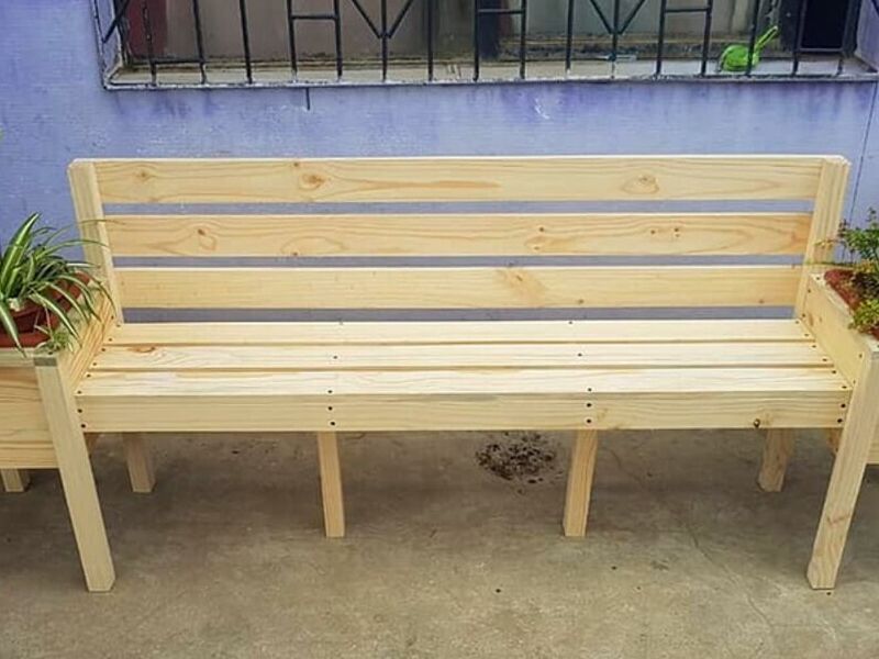 Silla larga de madera con macetas Chile