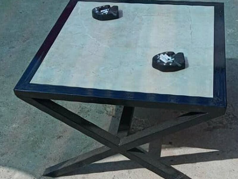 Mesa de exterior industrial con cuarzo Chile