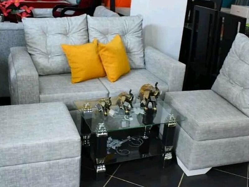 Sala gris con almohadones para living Chile