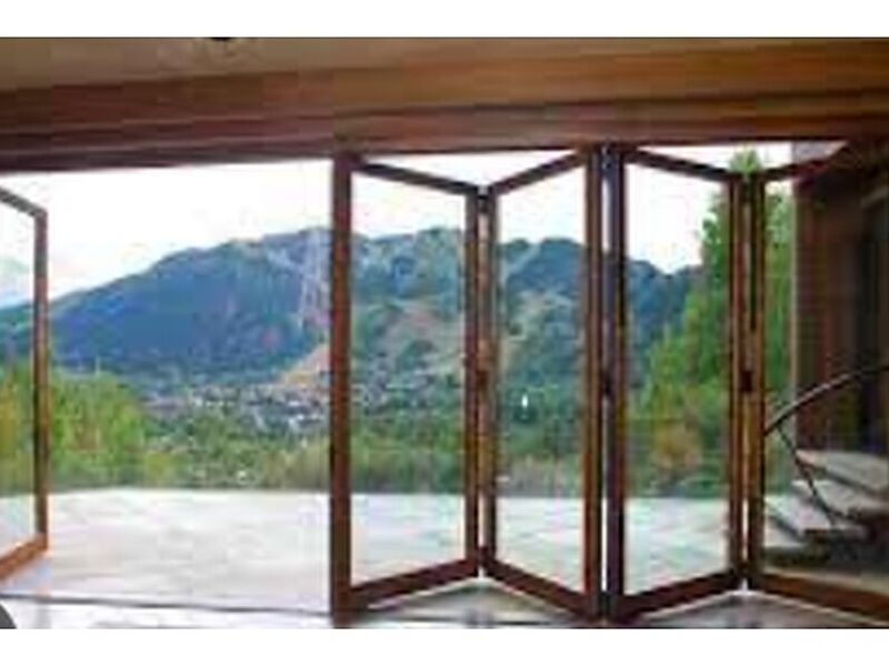 Ventana PVC plegable para Salón Chile