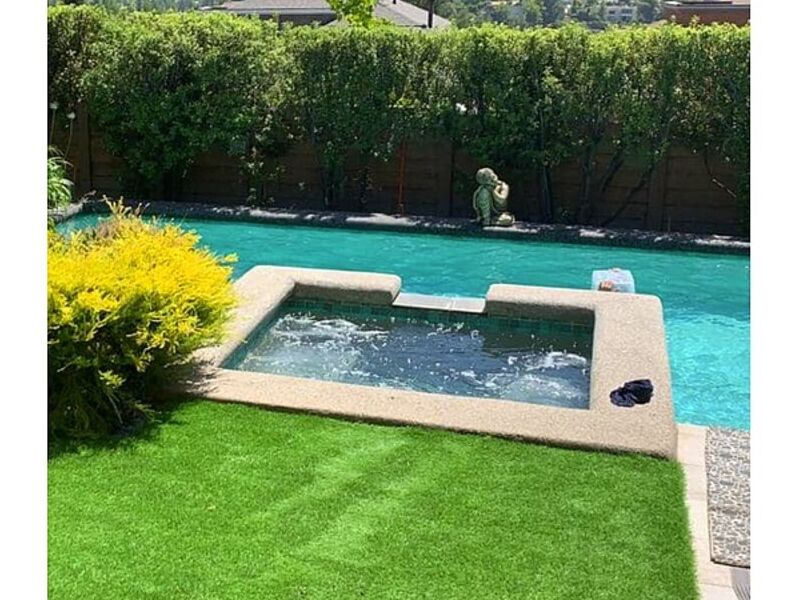 Césped sintético para piscina
