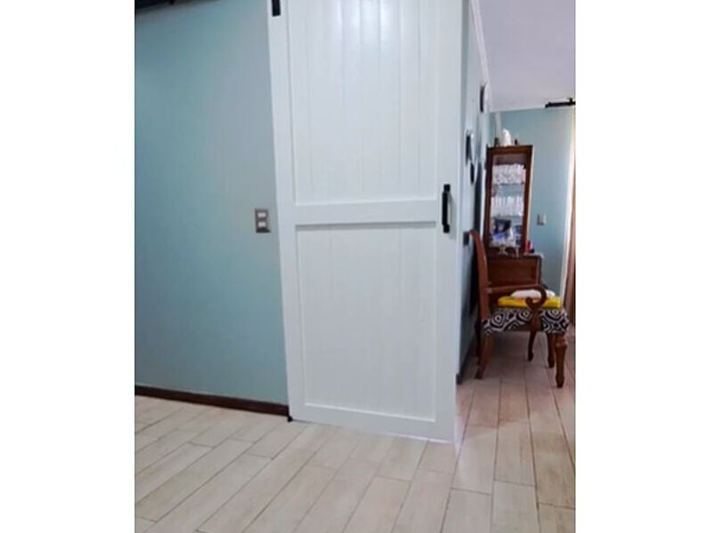 Instalación de puerta tipo granero Chile