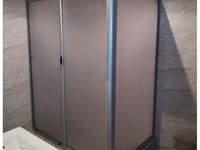 Shower Door, Arica