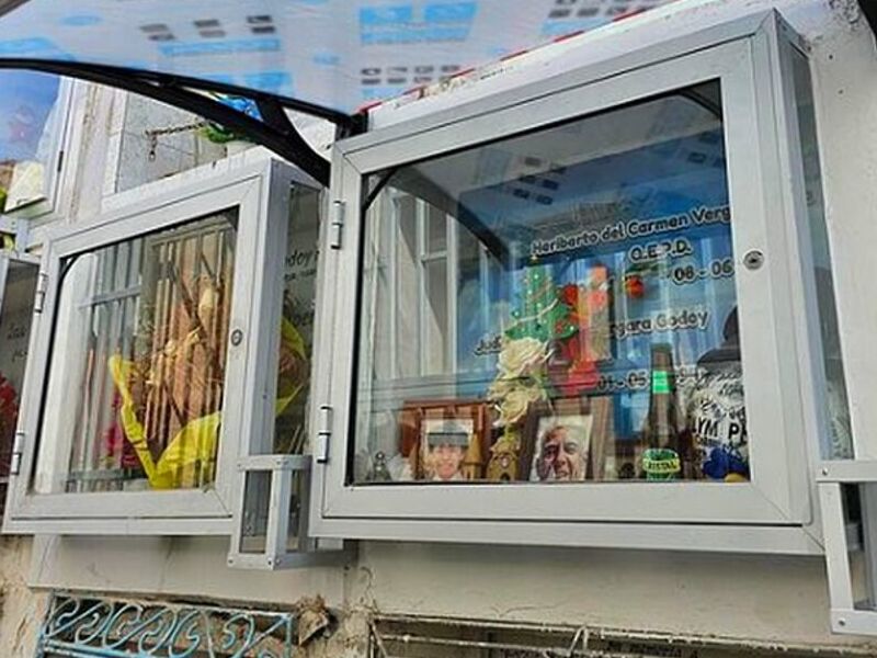 Puertas de vidrio para nichos, Arica