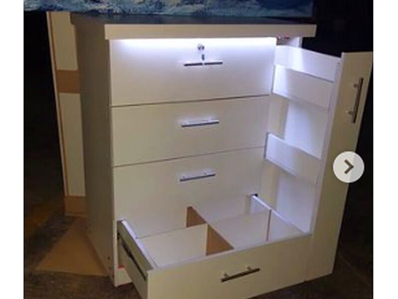 Cómoda con luz led 