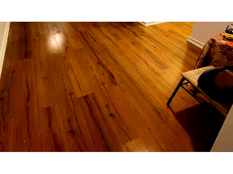 Piso laminado color miel Chile