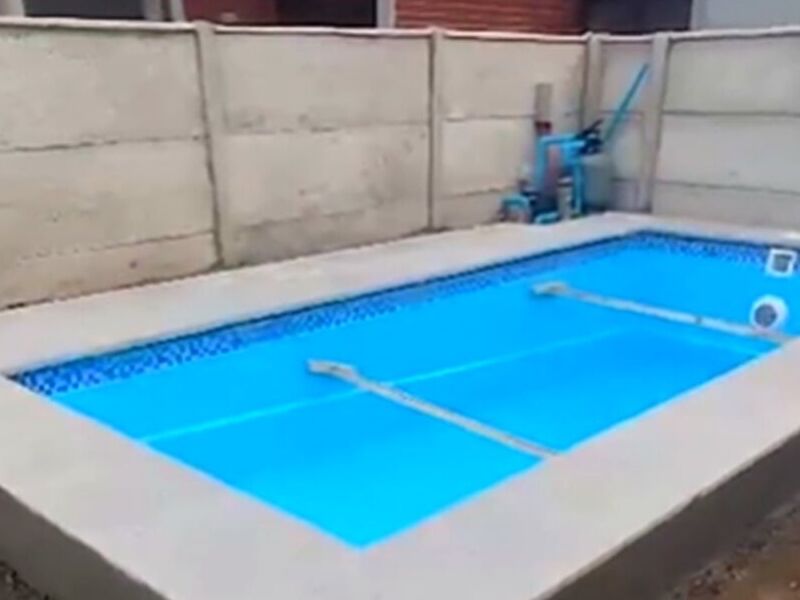 Piscina jardín Chile