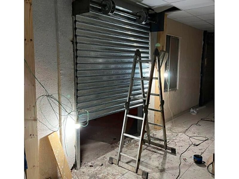 Instalacíon de puertas metálica - Chile