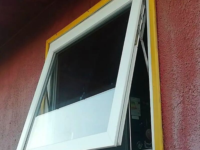 Ventana proyectante Chile