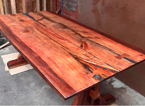 Mesa comedor madera nativa  DALCAHUE