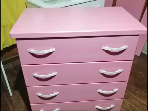 Comoda 4 cajones color rosa  QUELLON 