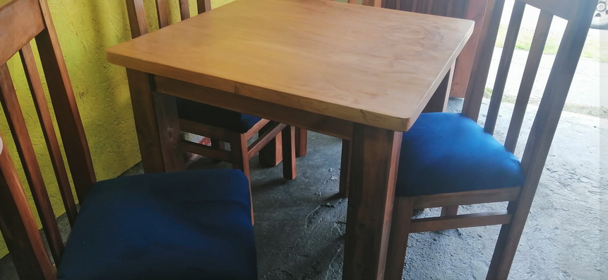 Comedor 4 sillas madera nativa  QUELLON