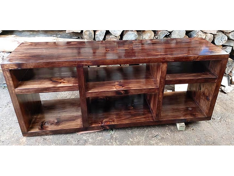 Mueble TV Madera Pino Insigne IQUIQUE 