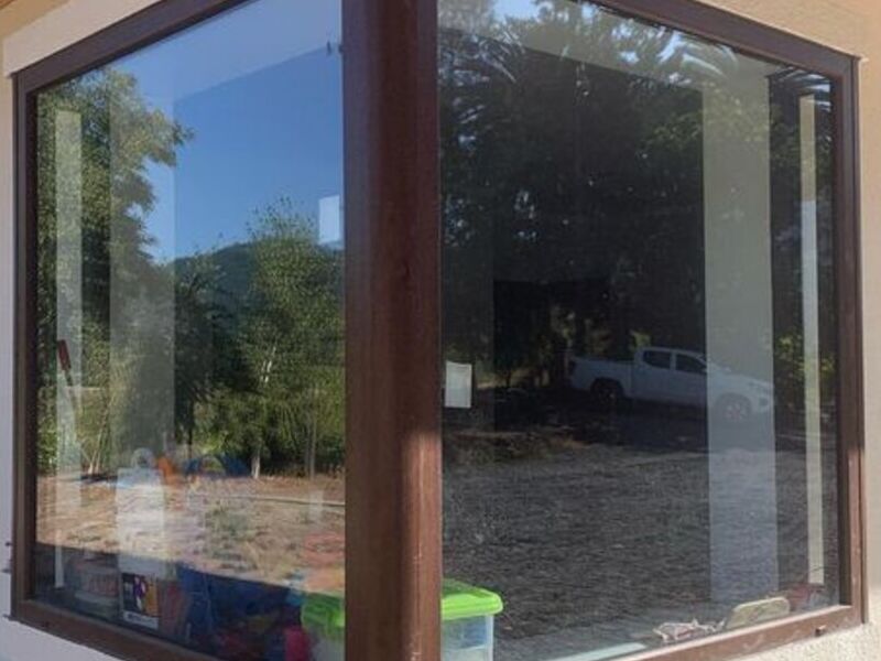 Ventana pvc acabado nogal