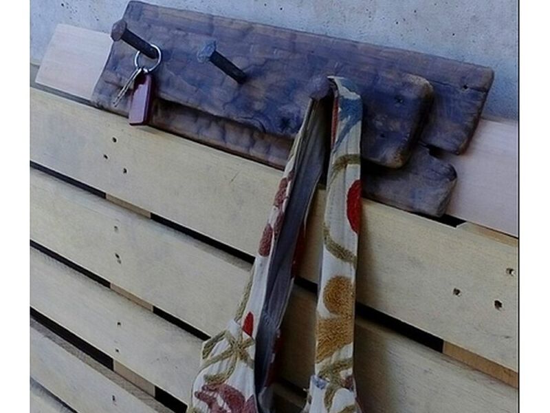 Perchero madera quemada QUILLOTA