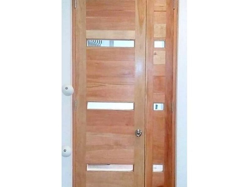 Puerta lateral madera lenga SANTIAGO