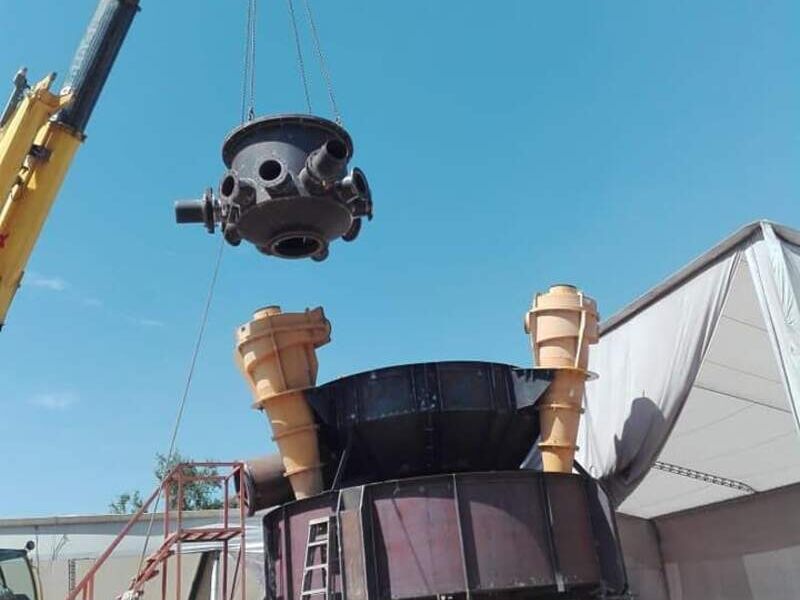 Gruas para instalaciòn de piscinas Chile