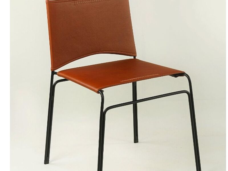 Silla de cuero y acero 