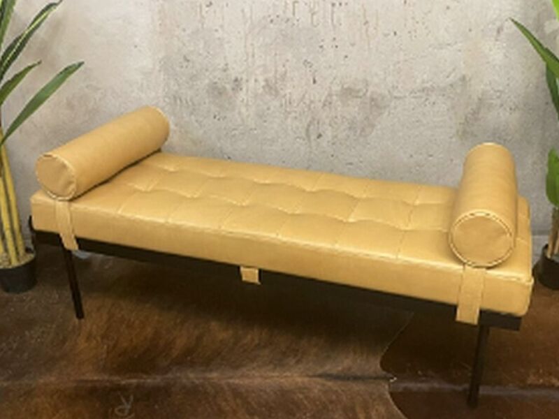 Banqueta de cuero y acero