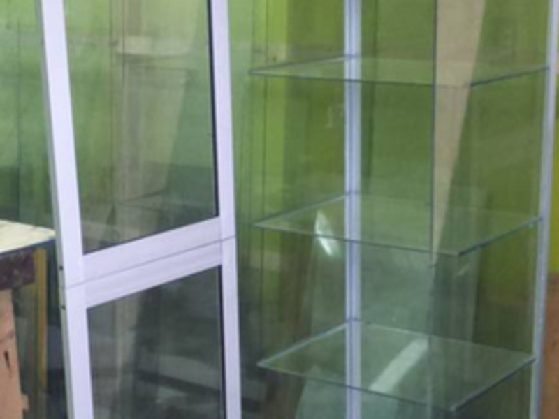 Mueble de vidrio templado