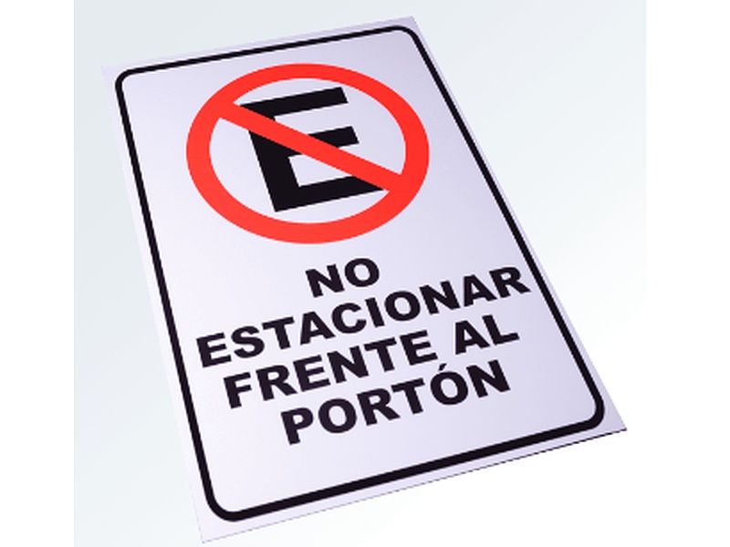 Señalética No estacionar frente al portón 60 x 40 cm Chile