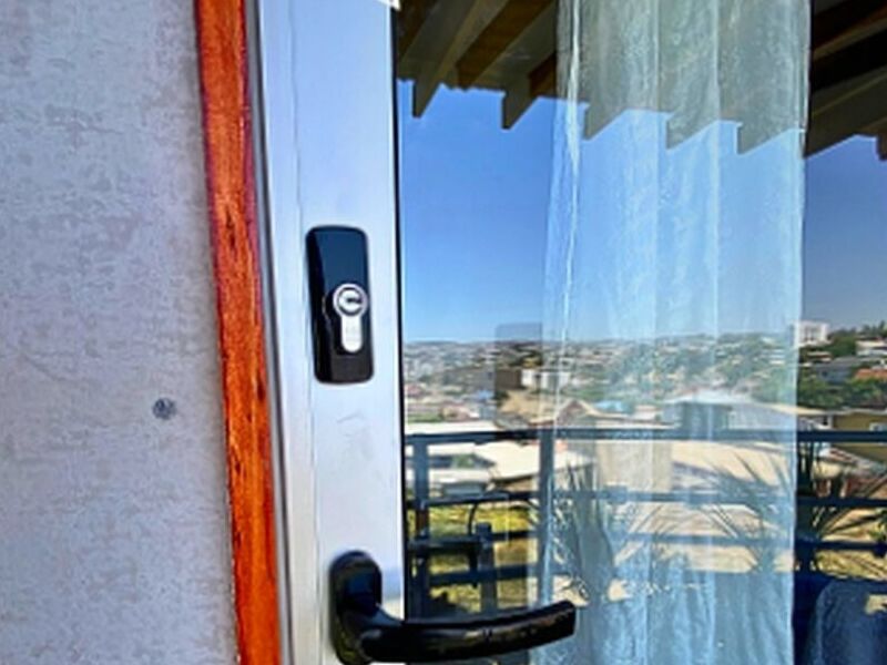 Sistema de Herrajes para Puertas Chile
