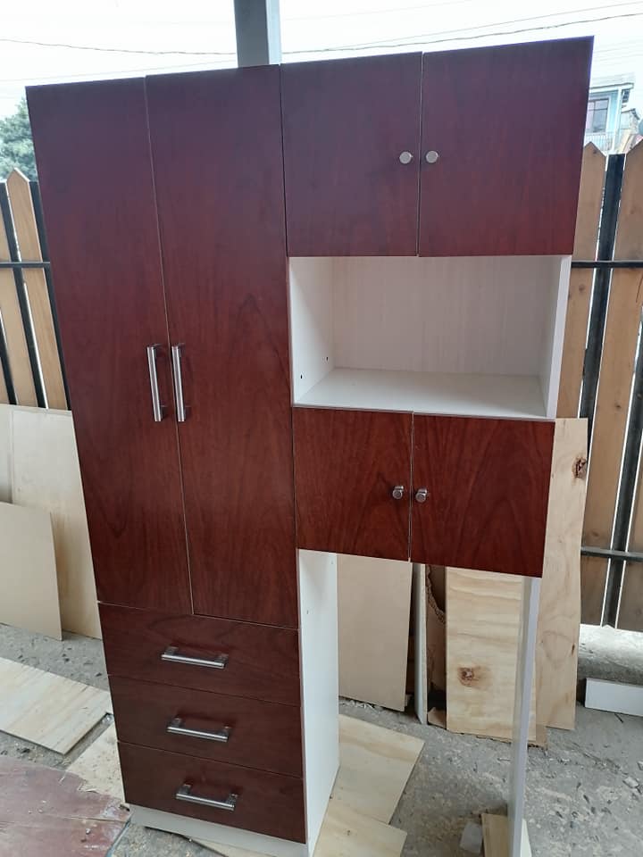 Closet de madera oscura Chile