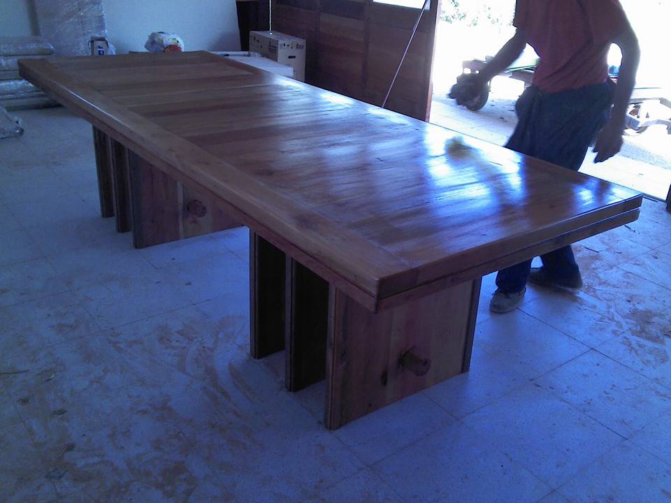 Mesa de comedor en madera Chile