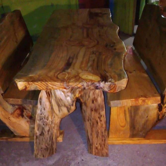 Mesa con 4 puestos de madera para exterior Chile