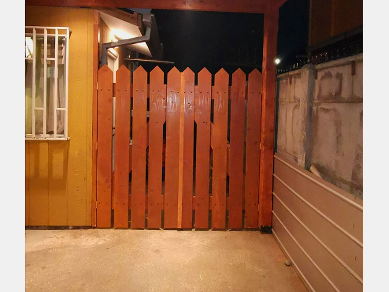 puerta madera grande chile